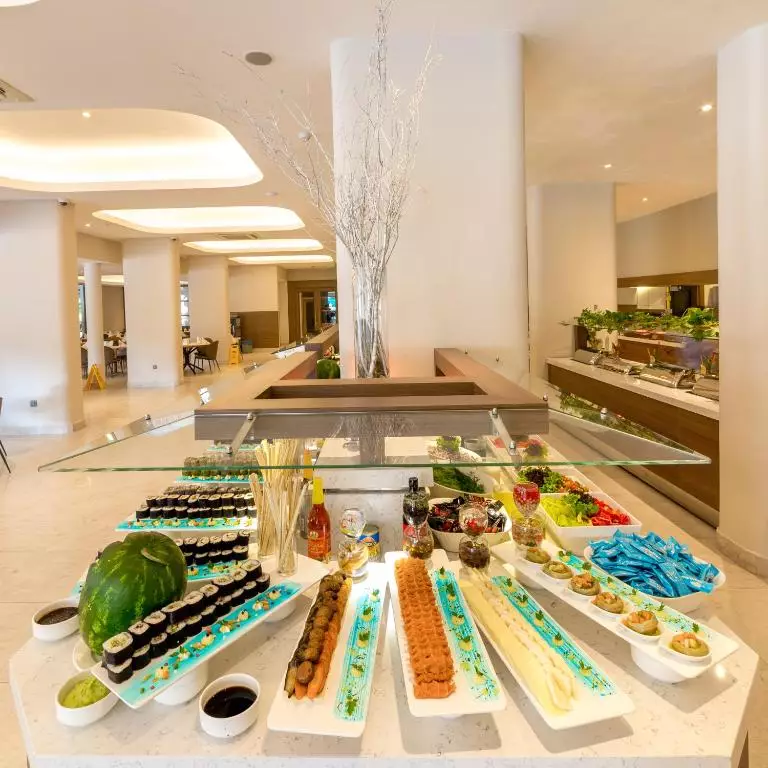 جولیان کلاب مارماریس